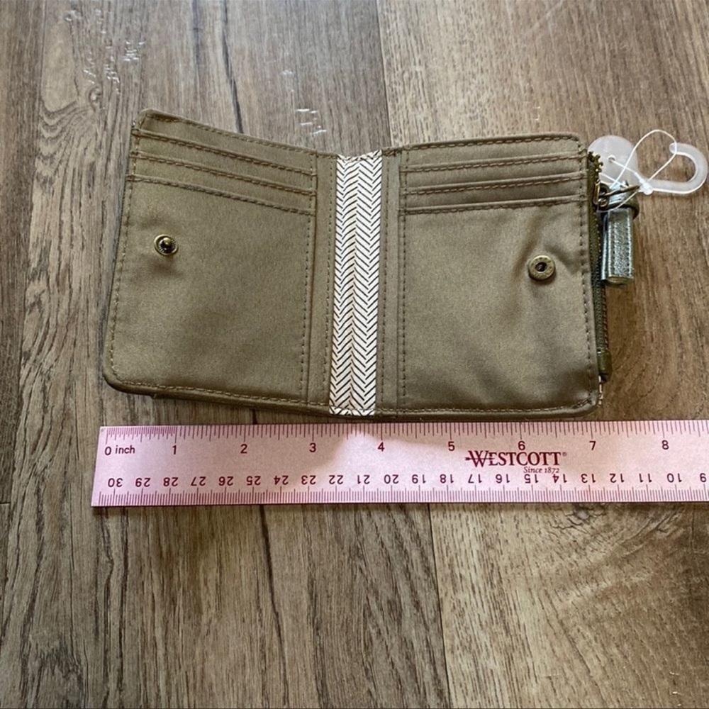 Small green wallet. - Picture 3 of 3